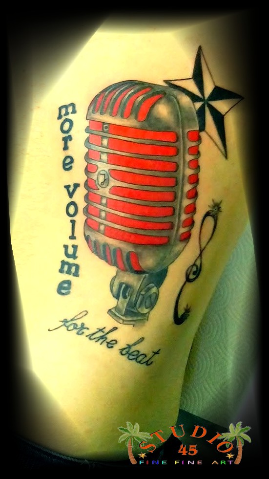 Retro Mikrofon For the Beat Tattoo Recklinghausen STUDIO 45